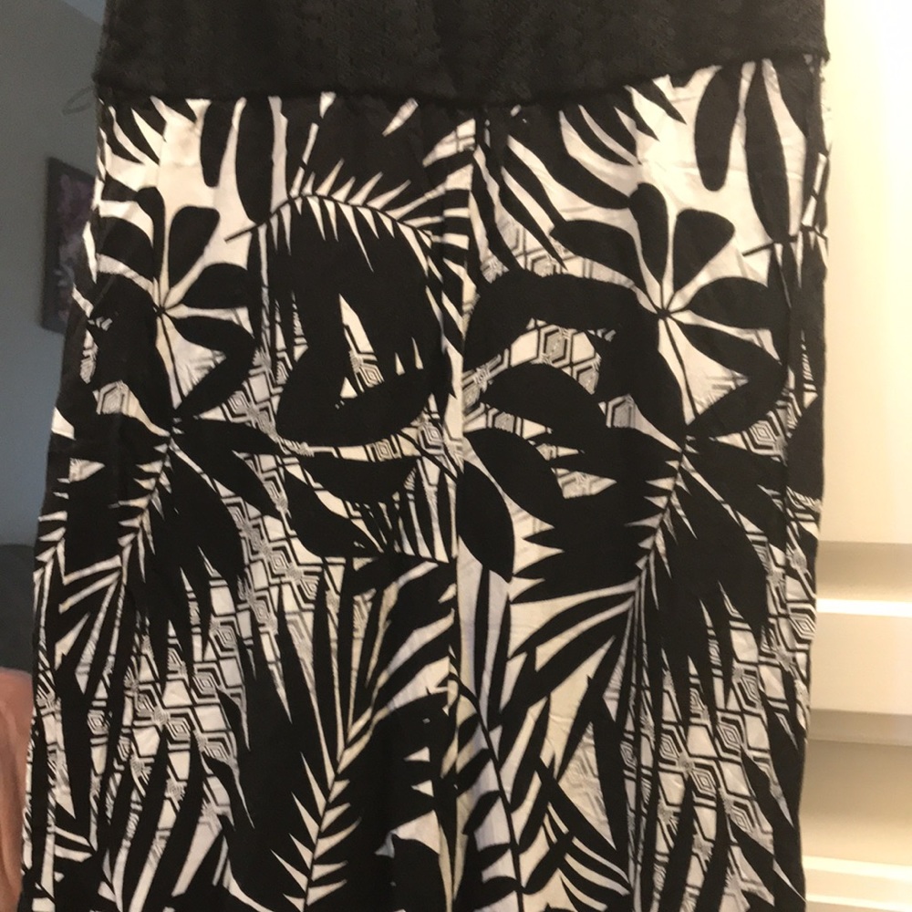 3 for $15 🦋🦋 AUW ( AS You Wish) black and white jumpsuit - Picture 5 of 8